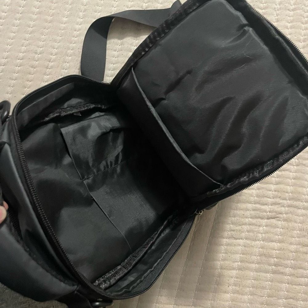 Euc black shoulder or cross body travel bag - Picture 3 of 8